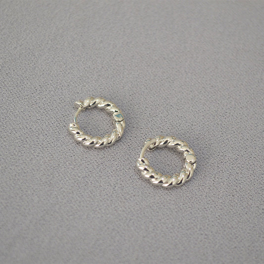 Charming Gold Earring for Any Occasion