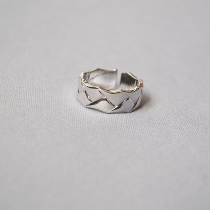 Classic Gold Ring with Timeless Appeal