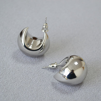 Classic Gold Earring with Timeless Appeal
