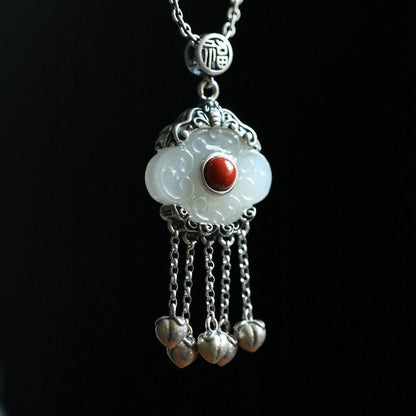 Romantic Silver Necklace for Special Moments