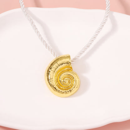 Classic Gold Necklace with Timeless Appeal