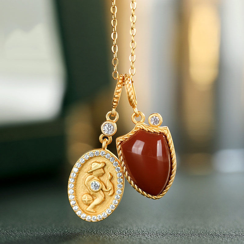 Beautiful Gold Necklace with Unique Style