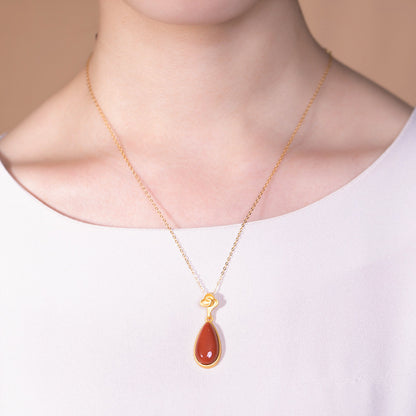 Romantic Gold Pendant for Special Moments