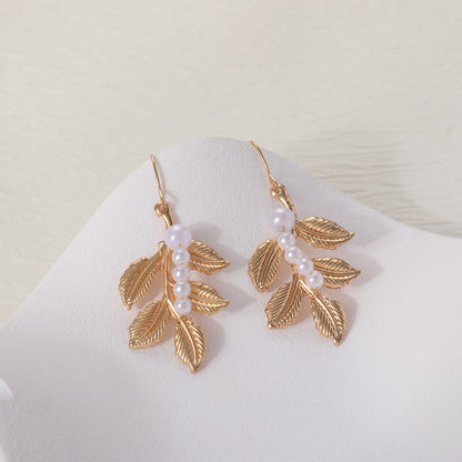Classic Pearl Earring with Timeless Appeal