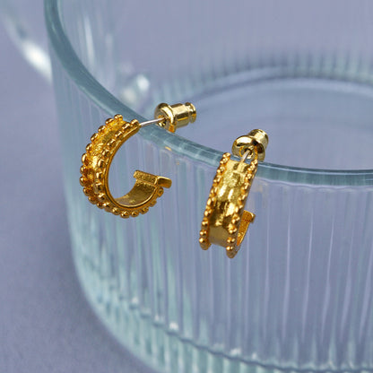Charming Gold Earring for Any Occasion