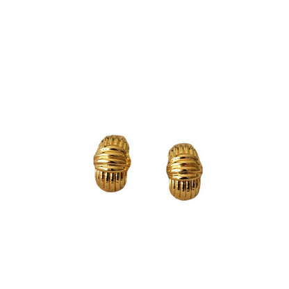 Romantic Gold Earring for Special Moments