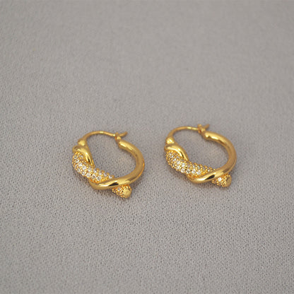 Classic Gold Earring with Timeless Appeal