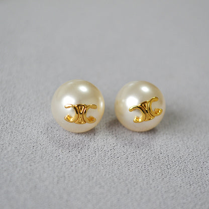 Charming Silver Earring for Any Occasion