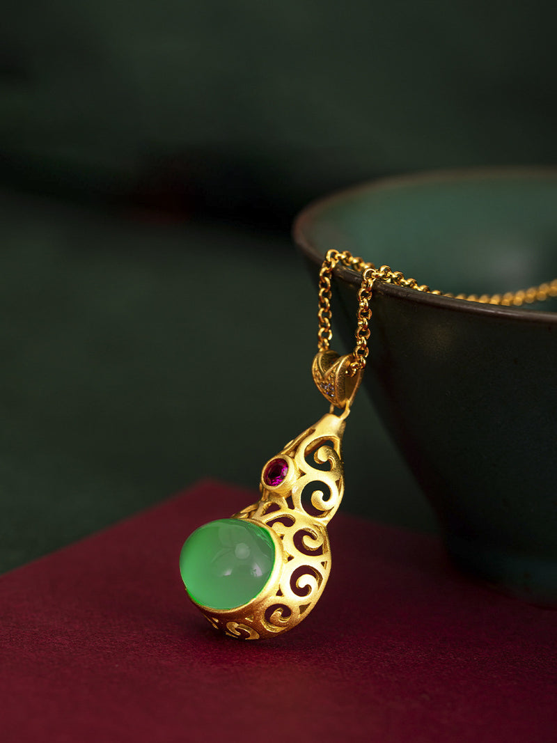 Beautiful Gold Necklace with Unique Style