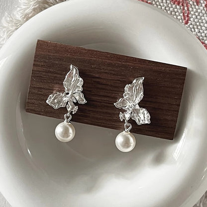Beautiful Pearl Earring with Unique Style