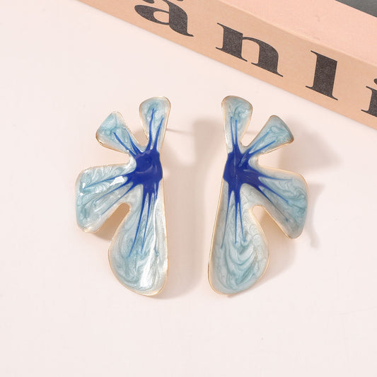 Beautiful Gold Earring with Unique Style