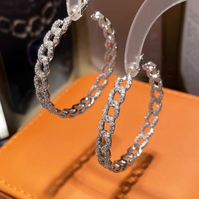 Charming Earring for Any Occasion