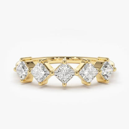 Classic Gold Ring with Timeless Appeal