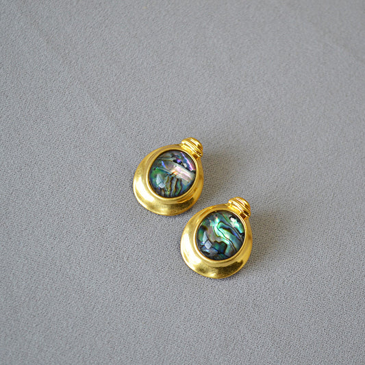 Charming Gold Earring for Any Occasion