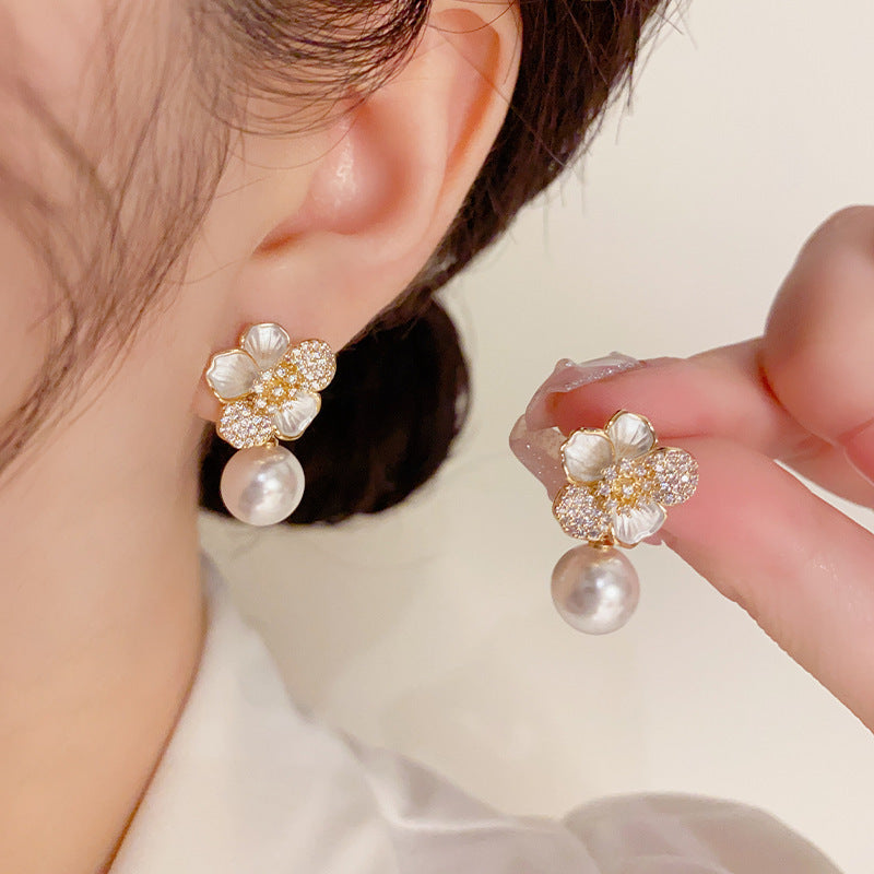 Charming Pearl Earring for Any Occasion