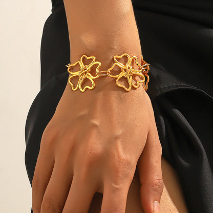 Romantic Gold Bracelet for Special Moments