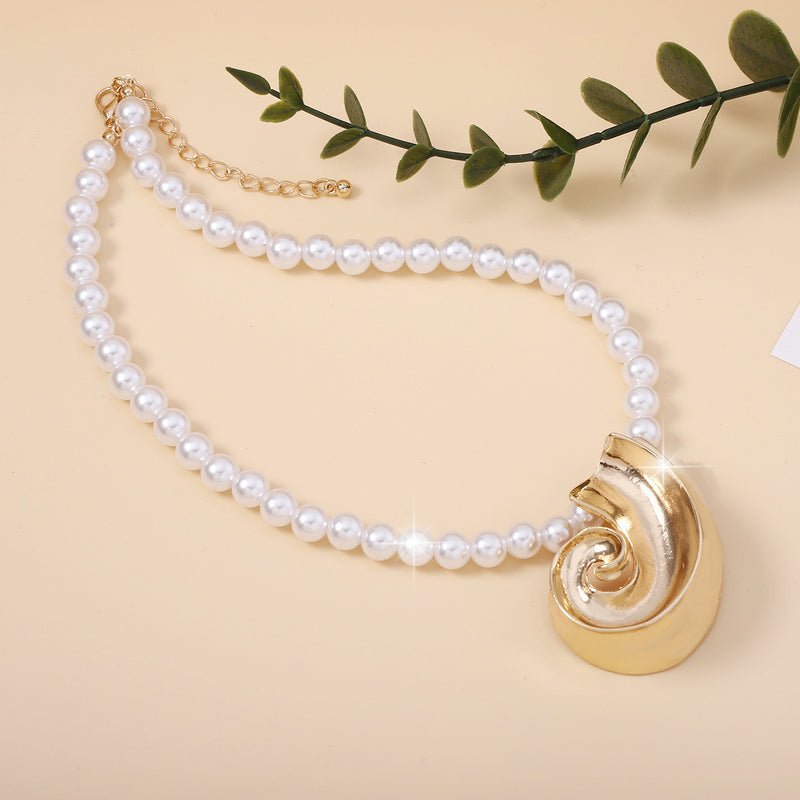 Classic Pearl Chain with Timeless Appeal