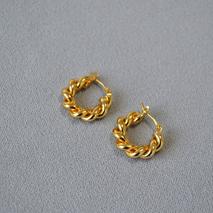 Elegant Gold Earring for Every Occasion