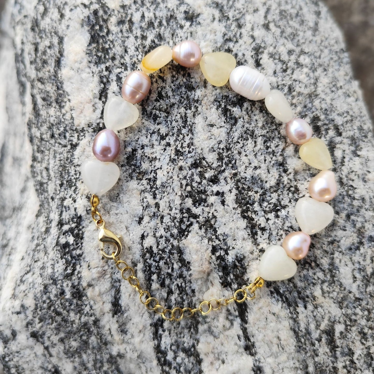 Classic Pearl Bracelet with Timeless Appeal