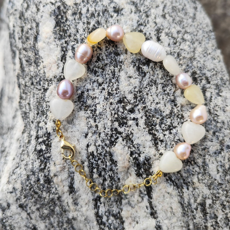 Classic Pearl Bracelet with Timeless Appeal