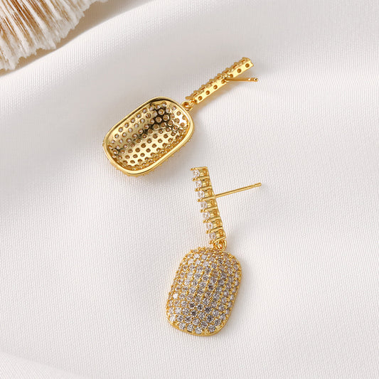 Classic Gold Earring with Timeless Appeal