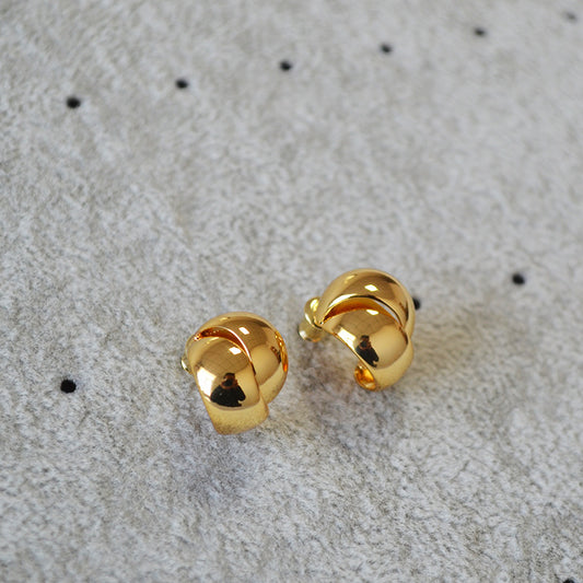 Beautiful Gold Earring with Unique Style