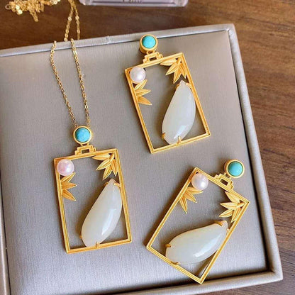 Classic Silver Necklace with Timeless Appeal
