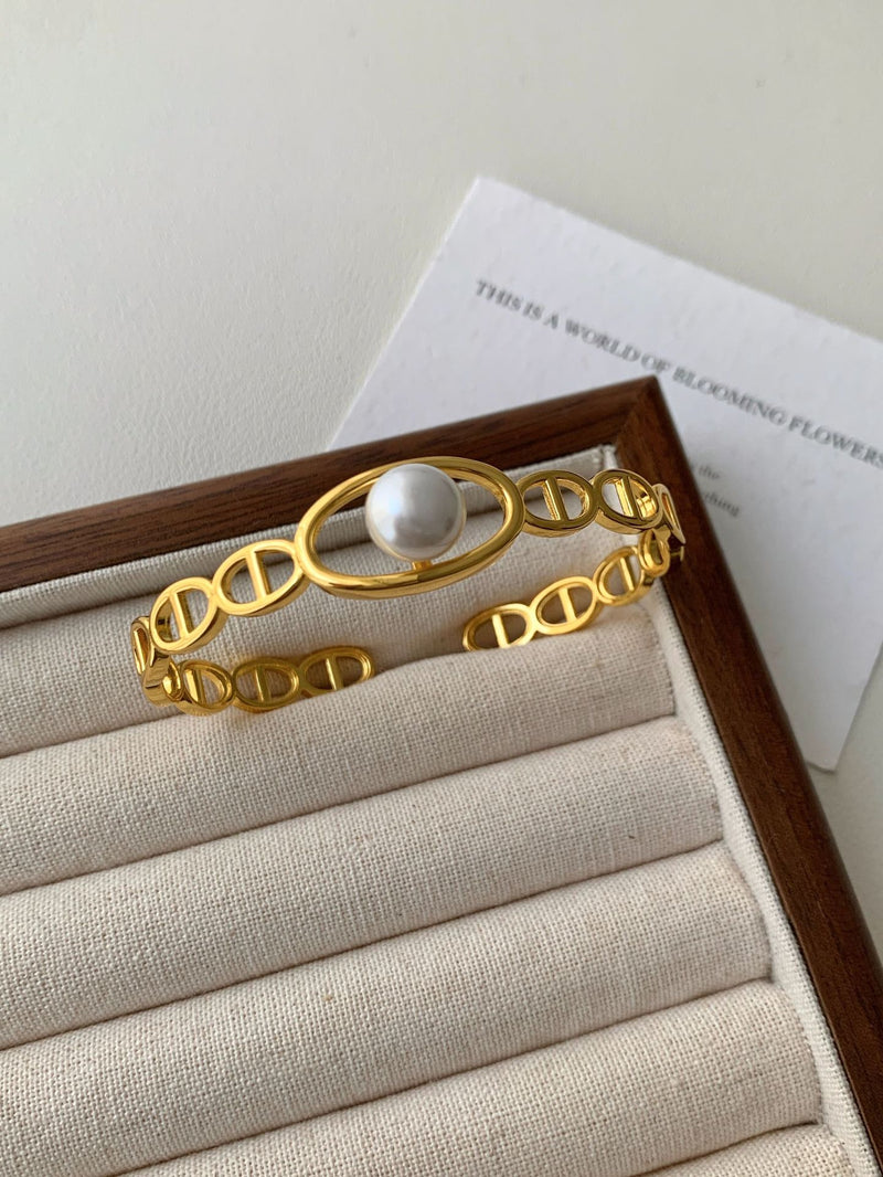 Romantic Pearl Bracelet for Special Moments