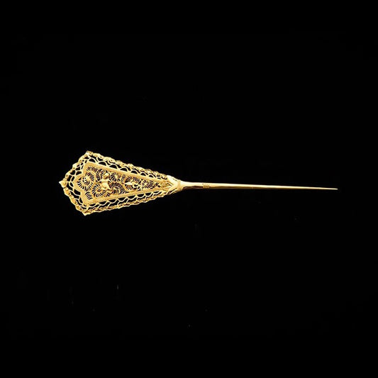 Elegant Gold Piece for Every Occasion
