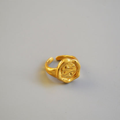 Classic Gold Ring with Timeless Appeal