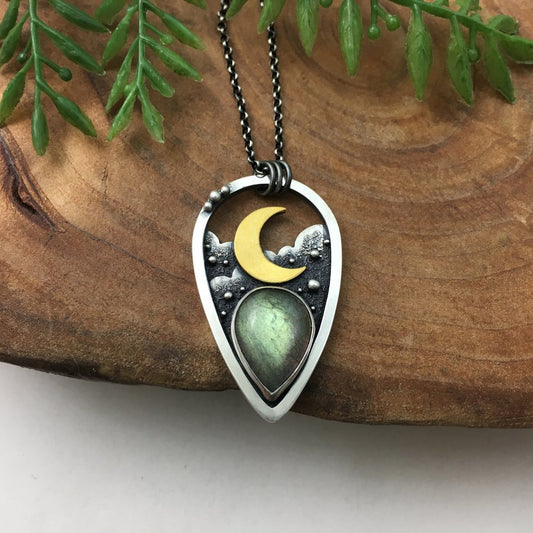 Classic Necklace with Timeless Appeal