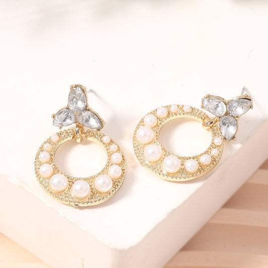 Classic Gold Earring with Timeless Appeal