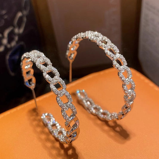 Charming Earring for Any Occasion