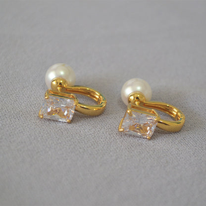 Charming Gold Earring for Any Occasion