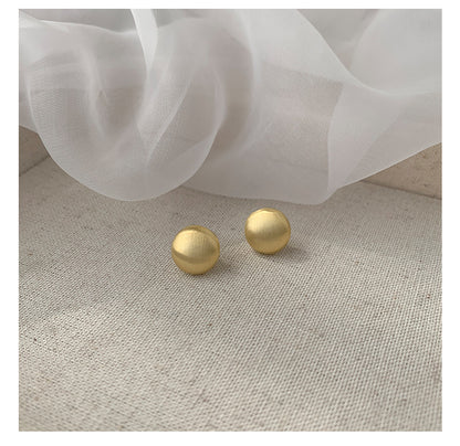 Classic Gold Earring with Timeless Appeal