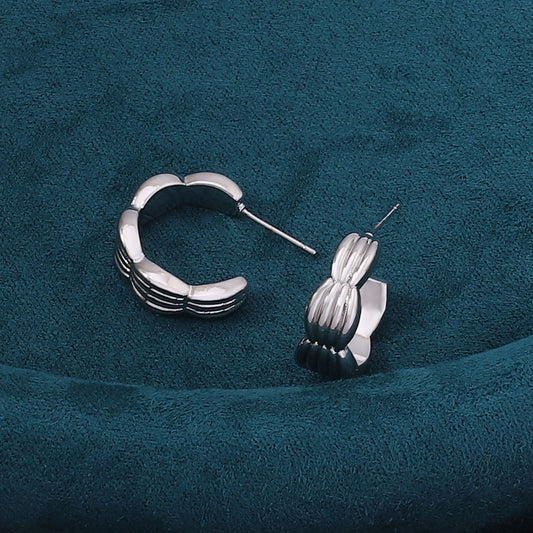 Charming Gold Earring for Any Occasion