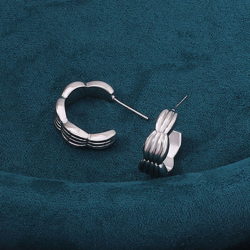 Charming Gold Earring for Any Occasion