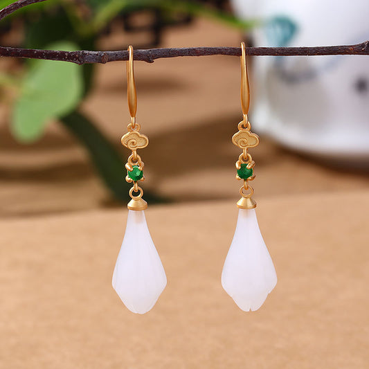 Charming Gold Earring for Any Occasion
