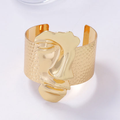 Charming Piece for Any Occasion