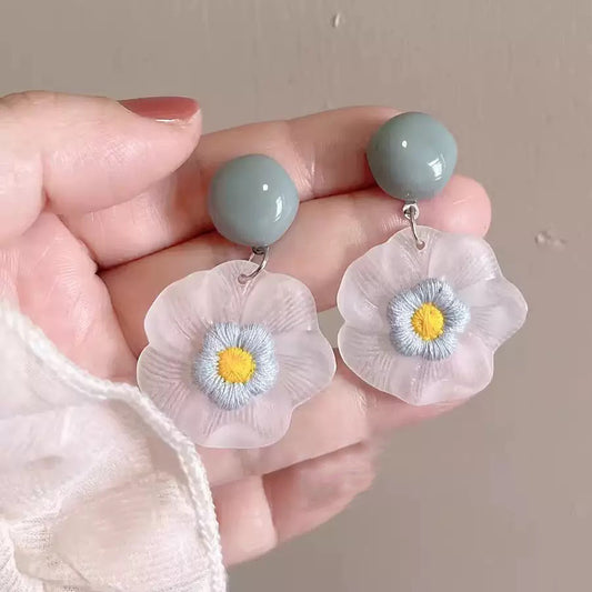 Charming Earring for Any Occasion
