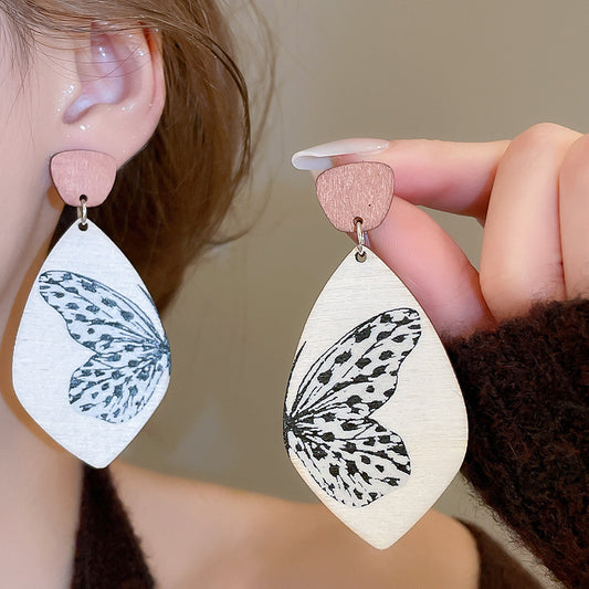 Charming Earring for Any Occasion