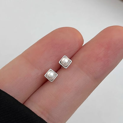 Classic Pearl Earring with Timeless Appeal