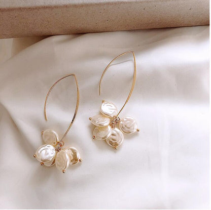 Classic Pearl Earring with Timeless Appeal