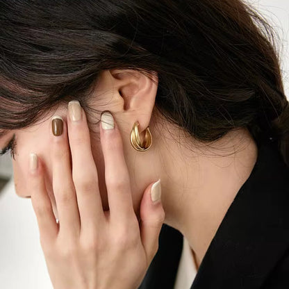 Charming Gold Earring for Any Occasion