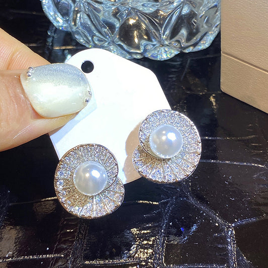 Classic Pearl Earring with Timeless Appeal