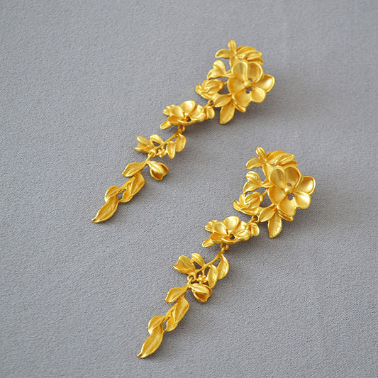 Classic Gold Earring with Timeless Appeal