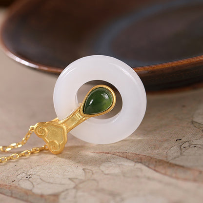 Classic Silver Necklace with Timeless Appeal