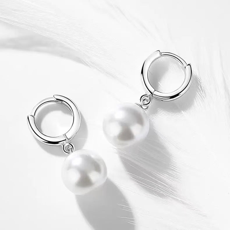 Classic Pearl Earring with Timeless Appeal