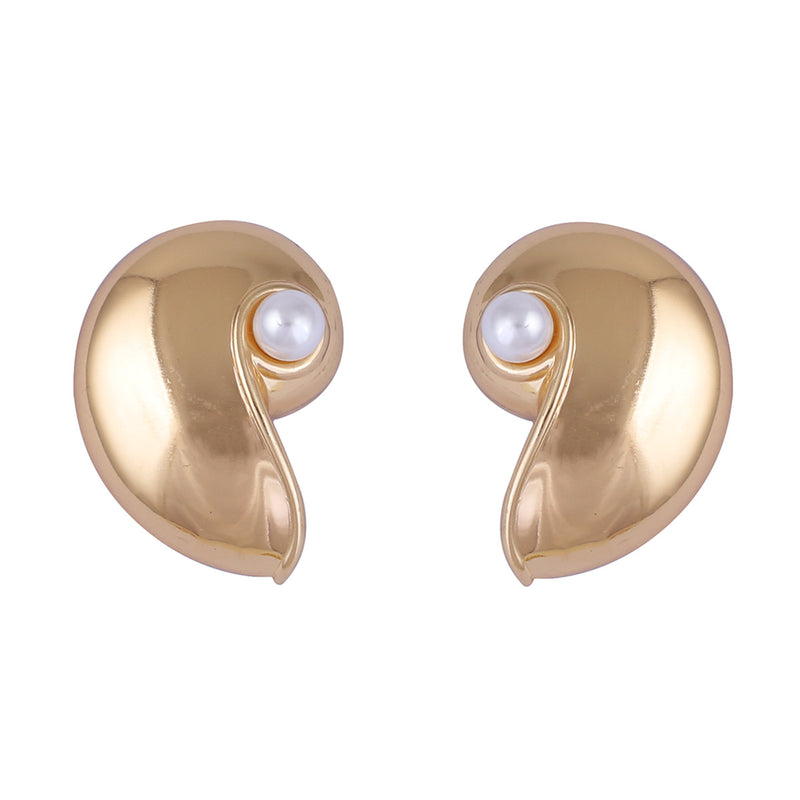 Classic Pearl Earring with Timeless Appeal