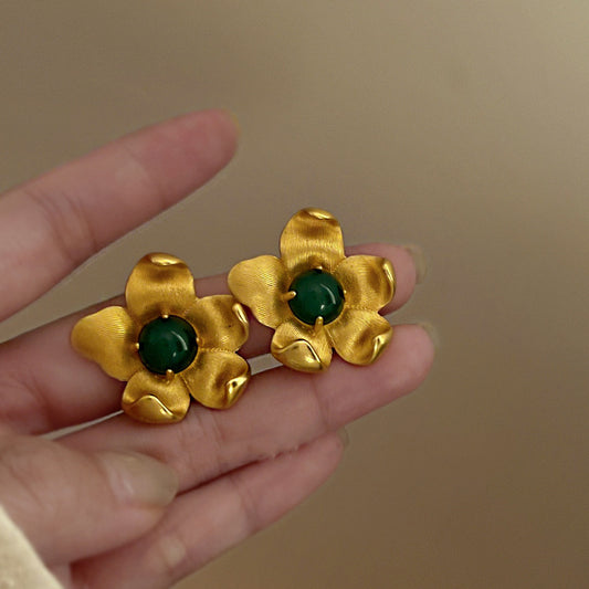 Charming Gold Earring for Any Occasion